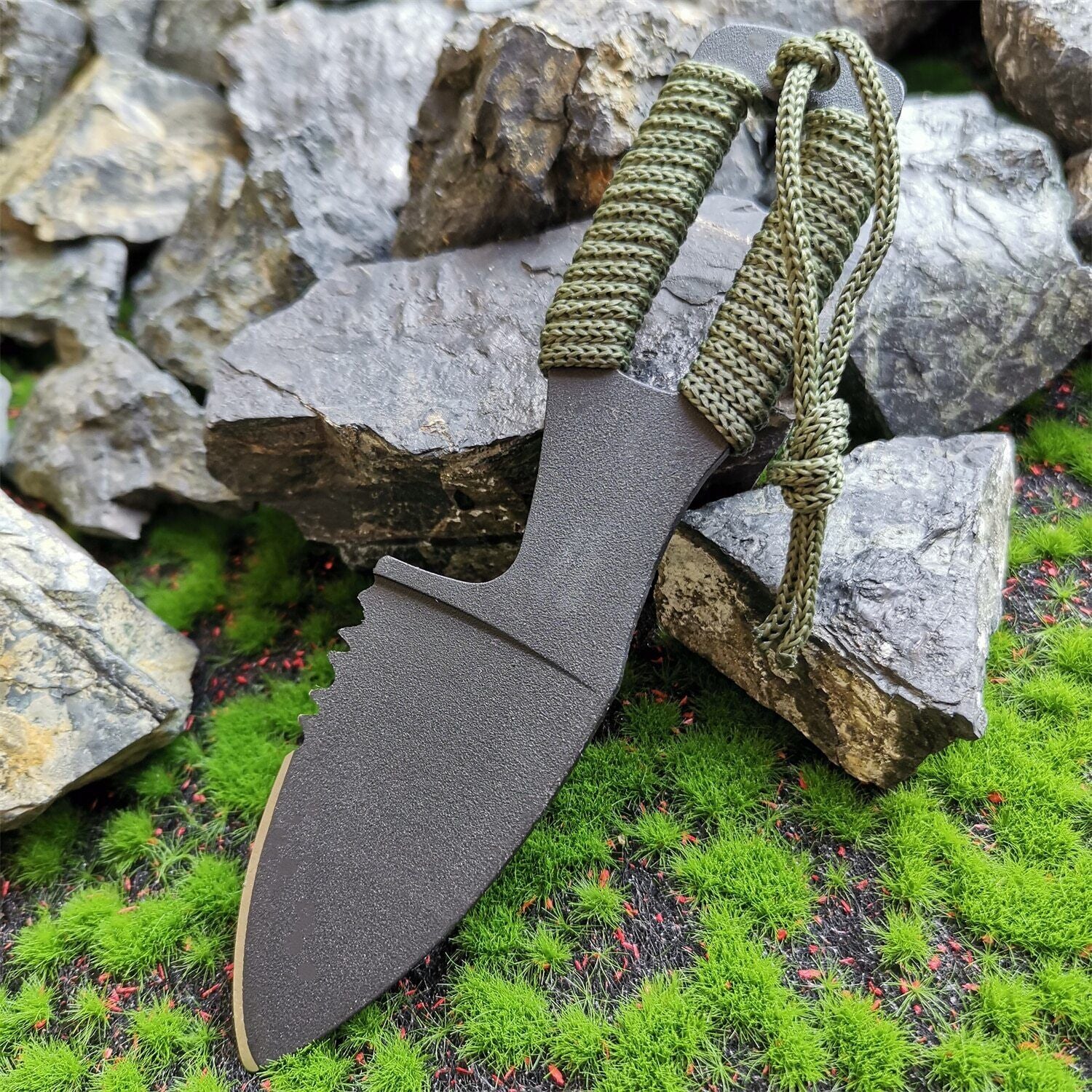 Survivor's Necklace Knife – Stainless Steel Paracord Multi-Tool - Necklace knife Readi Gear